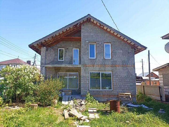 Дом 198,9 м² на участке 4,1 сот.