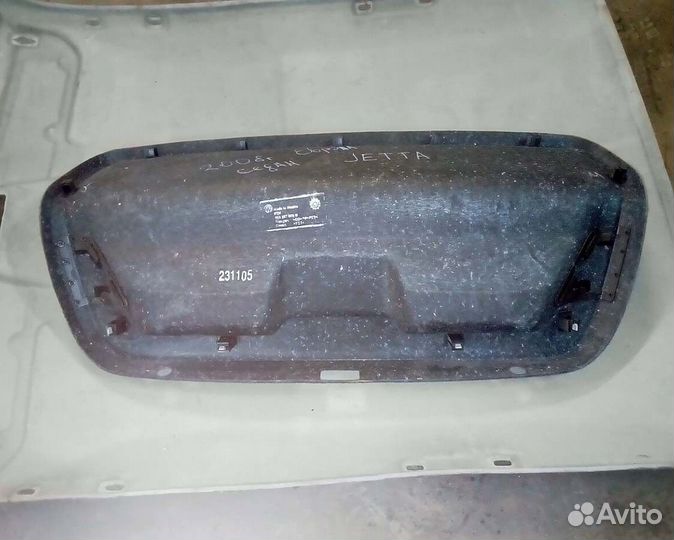 Обшивка крышки багажника VW Jetta 2008 седан
