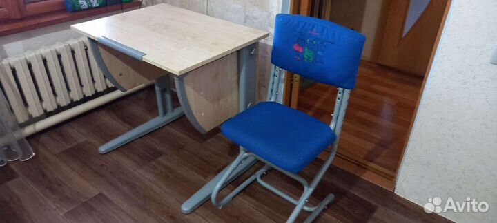Школьная парта и стул