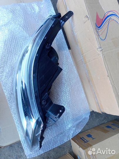 Правая фара на Kia Rio 3