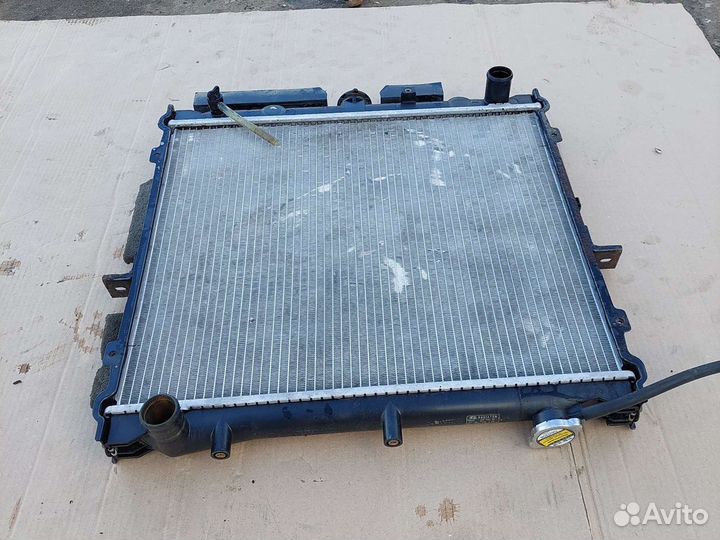 Радиатор охлаждения двигателя Kia Sportage 1