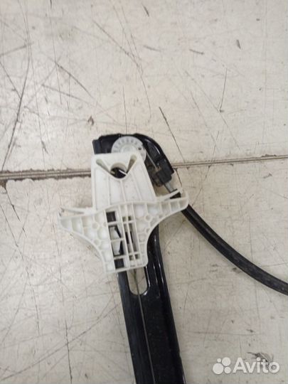 Стеклоподъемник механический задний правый Skoda