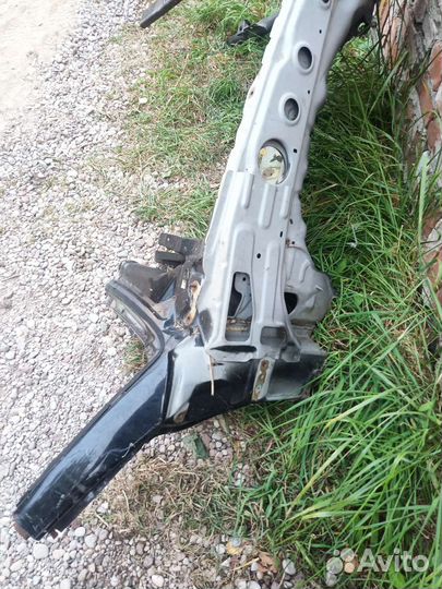 Четверть Mitsubishi l 200