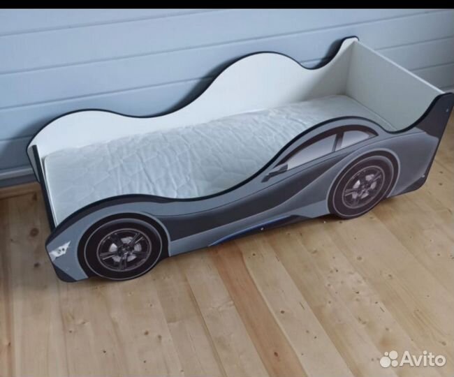 Детская кровать машина