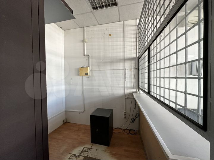 Торговая площадь в центре, возле сенного рынка, 15