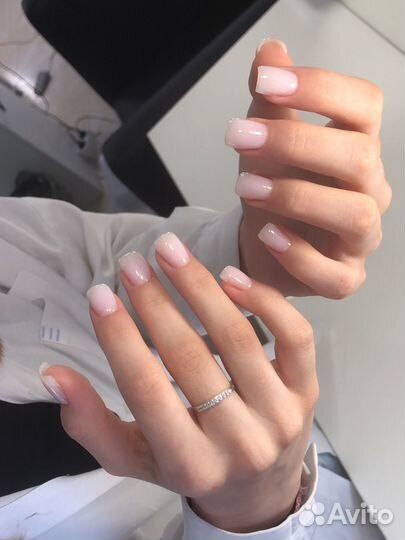 Модель маникюр,ресницы