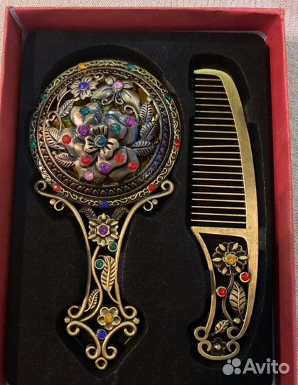 Подарочный набор зеркальце и расчёска в коробочке
