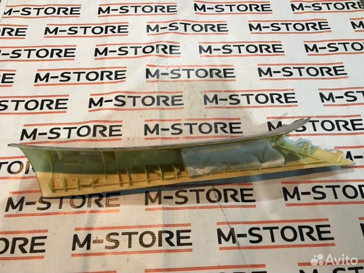 Обшивка стойки передняя левая Mercedes-Benz