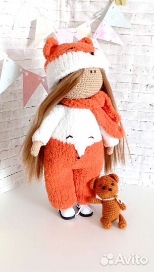 Вязаная интерьерная кукла