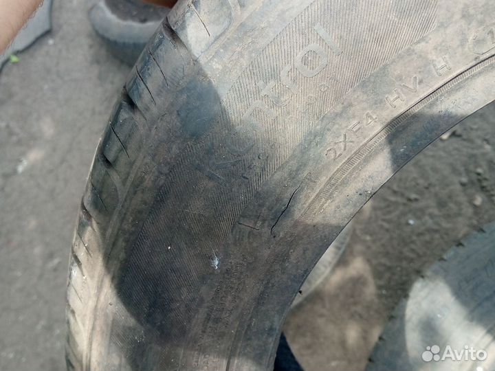 В новом состоянии покрышка одна