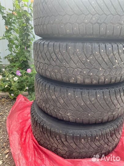 Continental Conti4x4IceContact 215/65 R16