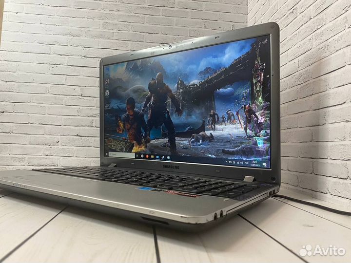 Игровой ноутбук Samsung SSD/2видеокарты/6Gb/4ядра