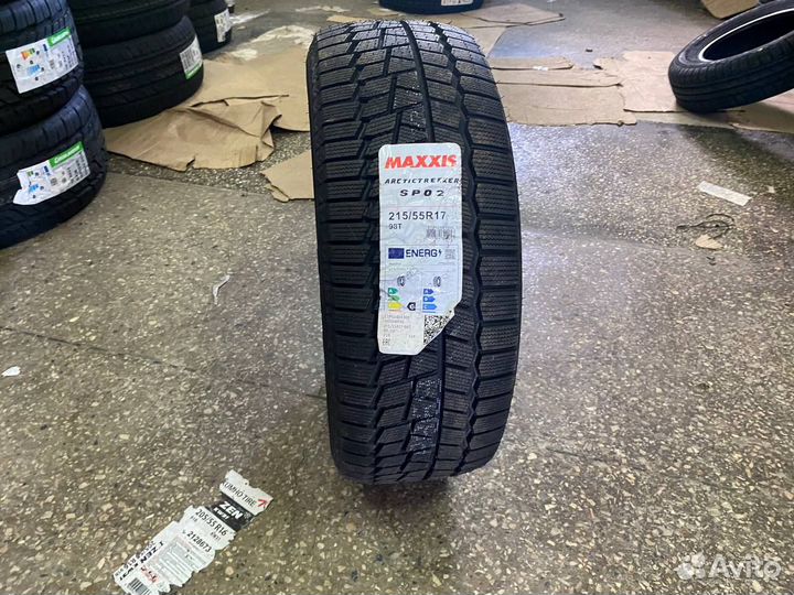 Maxxis SP02 Arctic Trekker 215/55 R17 98T