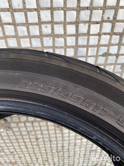 Yokohama Advan Fleva V701 225/45 R17