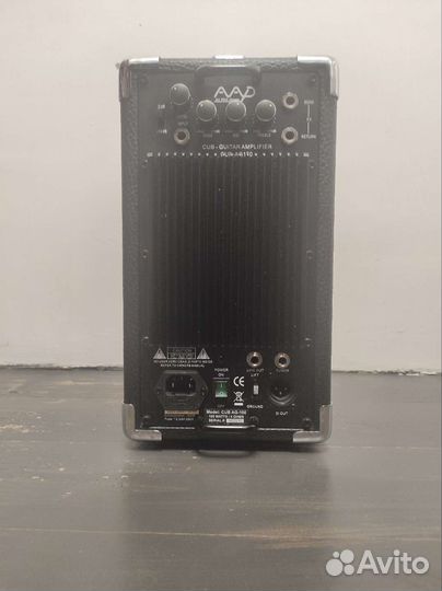 Компактный 100 вт комбоусилитель Phil Jones AG100