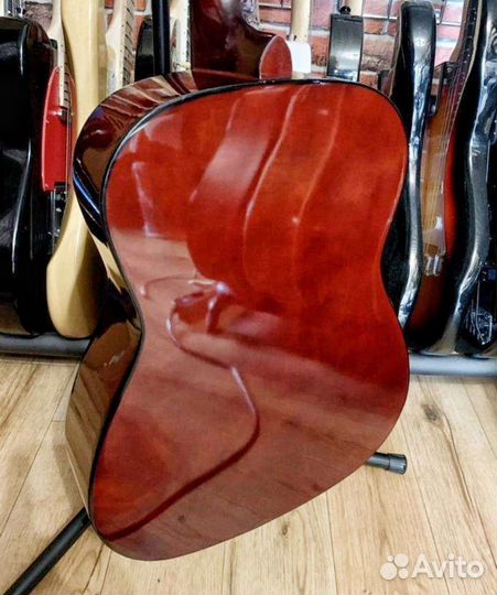 Классическая гитара натуральная