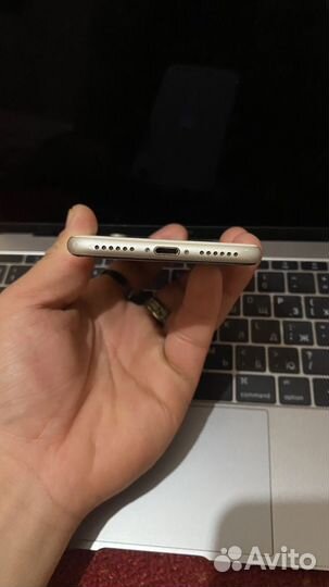 iPhone SE, 128 ГБ