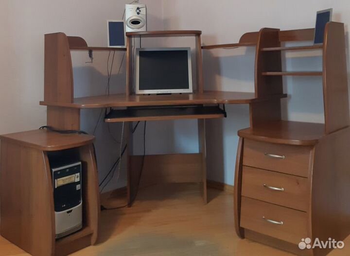 Компьютерный стол