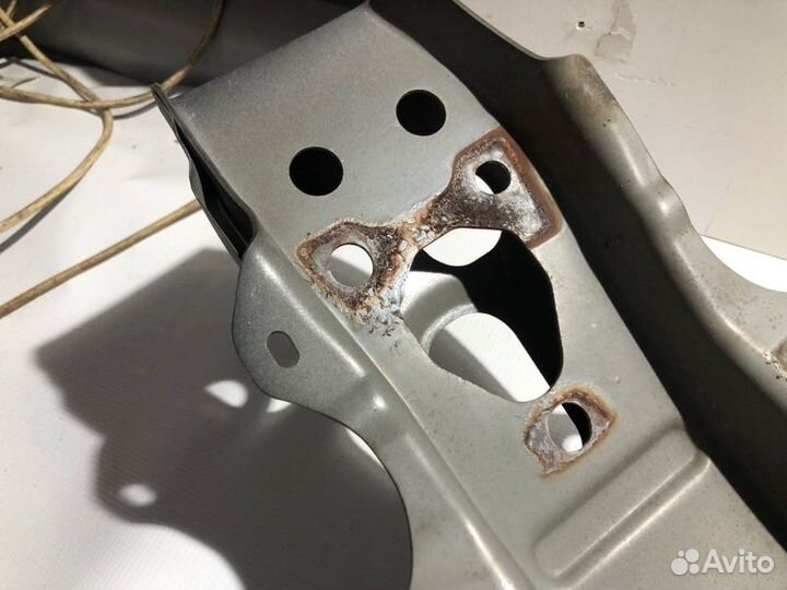 Усилитель бампера передний Toyota Vitz NCP95 2nzfe