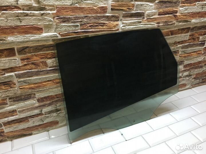 Стекло заднее правое Opel Astra J