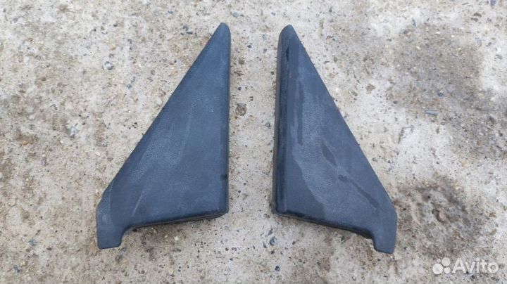 Уголок двери Mitsubishi Pajero