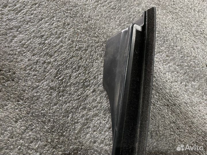 Уплотнитель верхний, П/Л BMW 5 e60/e61