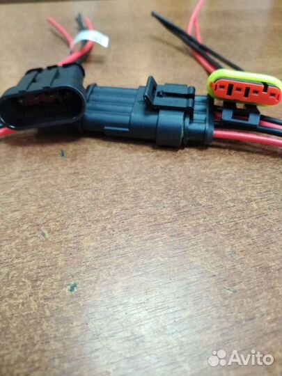 Продаю штекер 4-х контактный