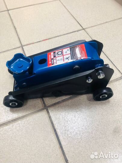 Домкрат подкатной гидравлический Forsage 2.5 т 135