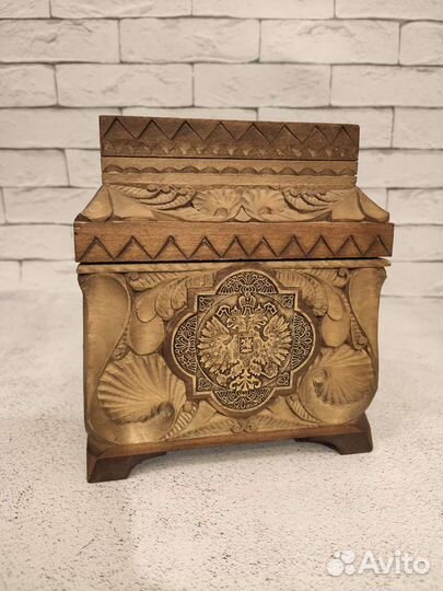 Шкатулка резная деревянная