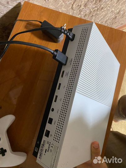 Xbox one s 2 геймпада 1tb