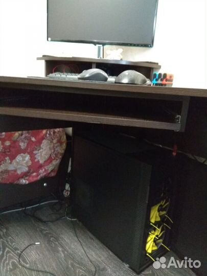 Компьютерный стол