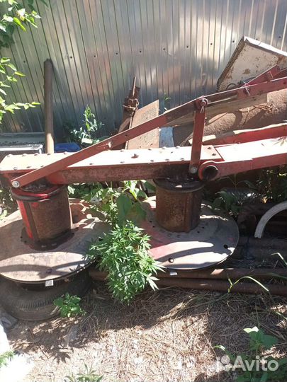 Трактор Универсал 445V