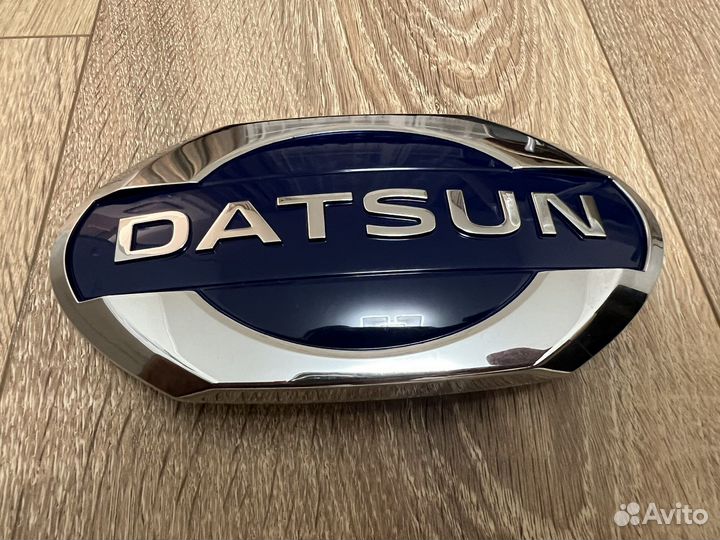 Эмблеманв решетку Datsun on do