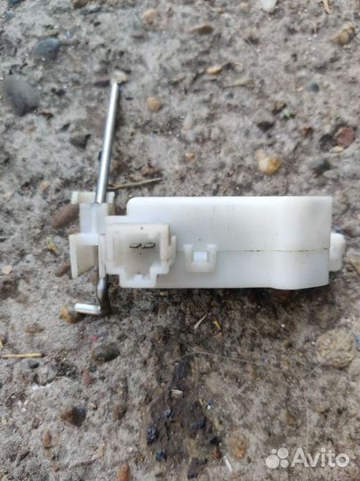 Замок лючка бензобака Хонда фит GD3