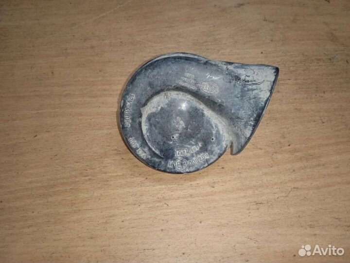 Звуковой сигнал. Гудок, клаксон. hella