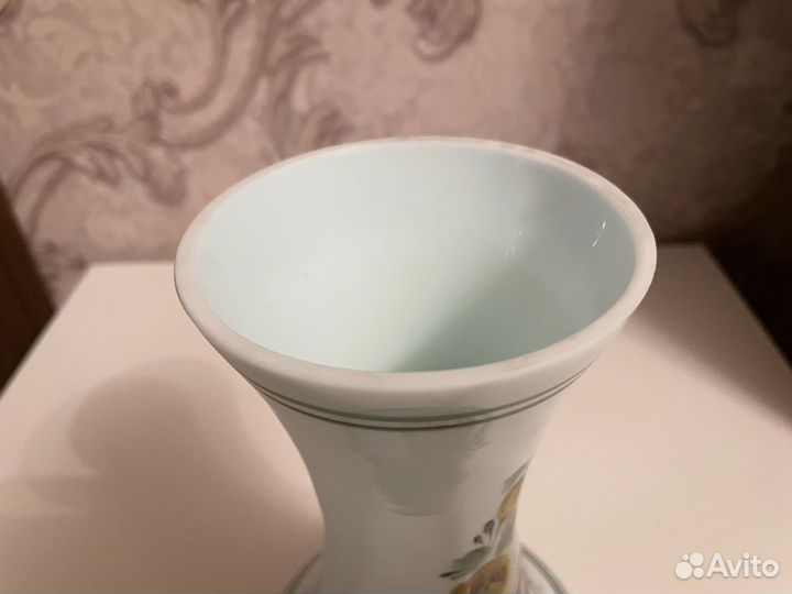 Стеклянная ваза для цветов с росписью, Красномайск