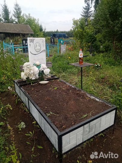 Оградки на кладбище, уход за могилами