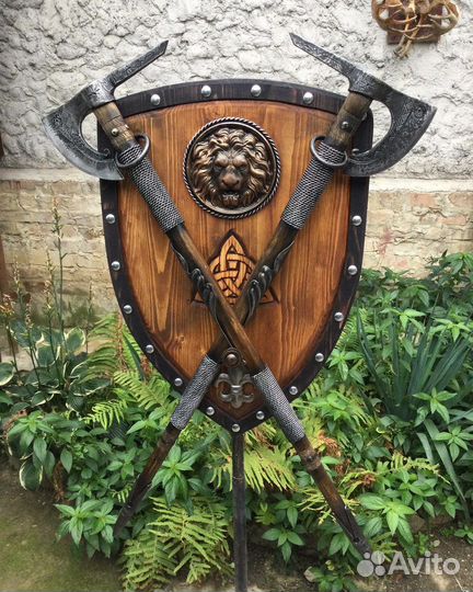 Щит с топорами