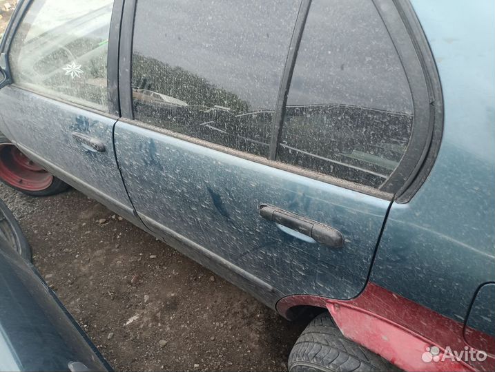 Стекло заднее левое глухое Toyota Corsa EL41 1993