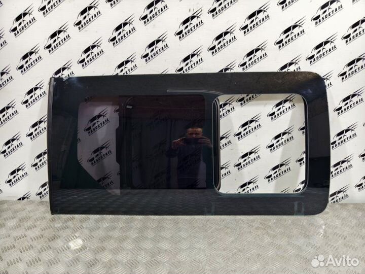 Стекло сдвижной двери правое Hyundai Grand