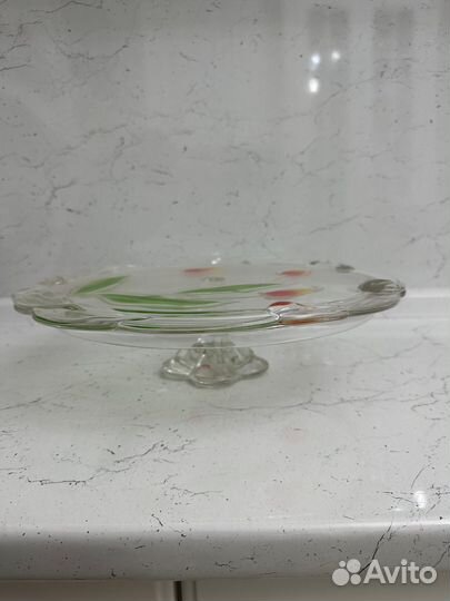 Тортница на ножке