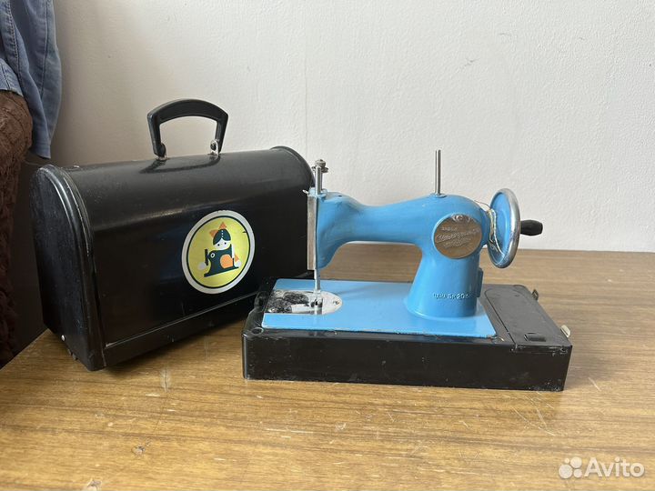 Детская швейная машинка СССР