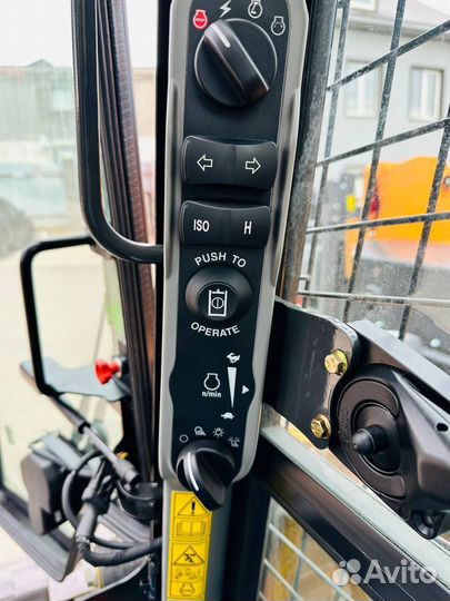 Мини-погрузчик CASE SV300B, 2022