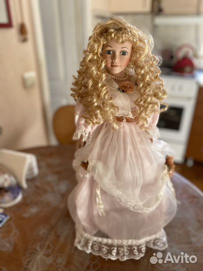 Кукла фарфоровая коллекционная
