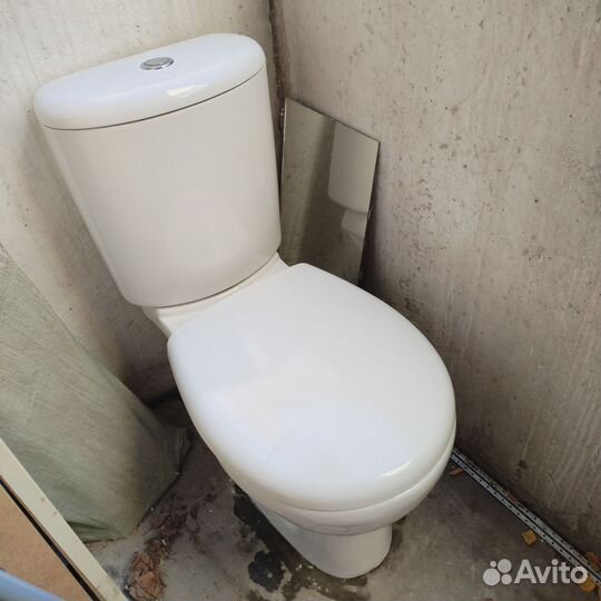 Унитаз с бачком в отличном состоянии