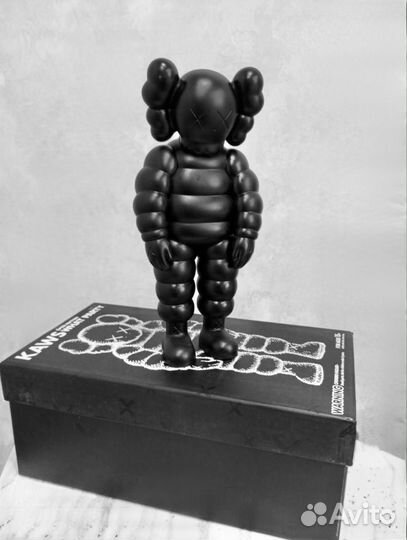 Фигурка kaws What Party Michelin, черная