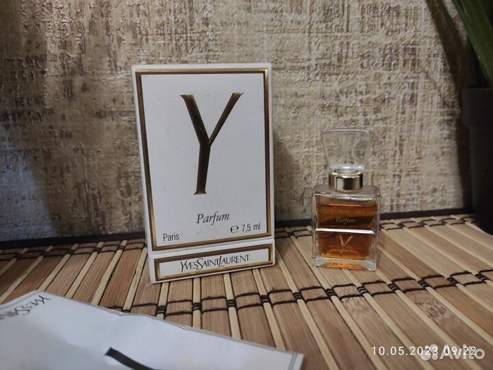 Y Yves Saint Laurent