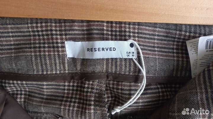 Новые брюки со стрелками reserved