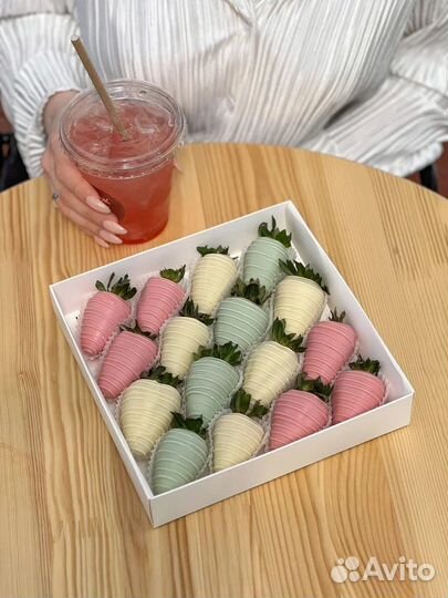 Клубника в шоколаде в подарочной коробке набор