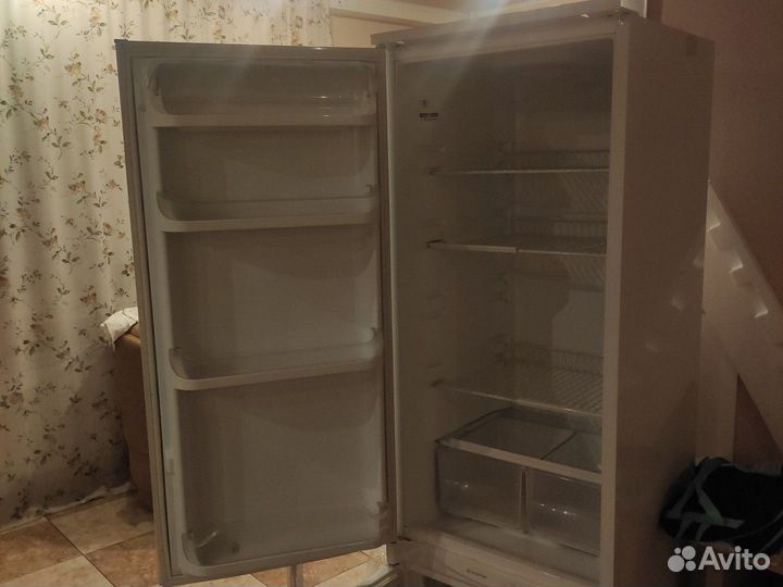 Холодильник встраиваемый